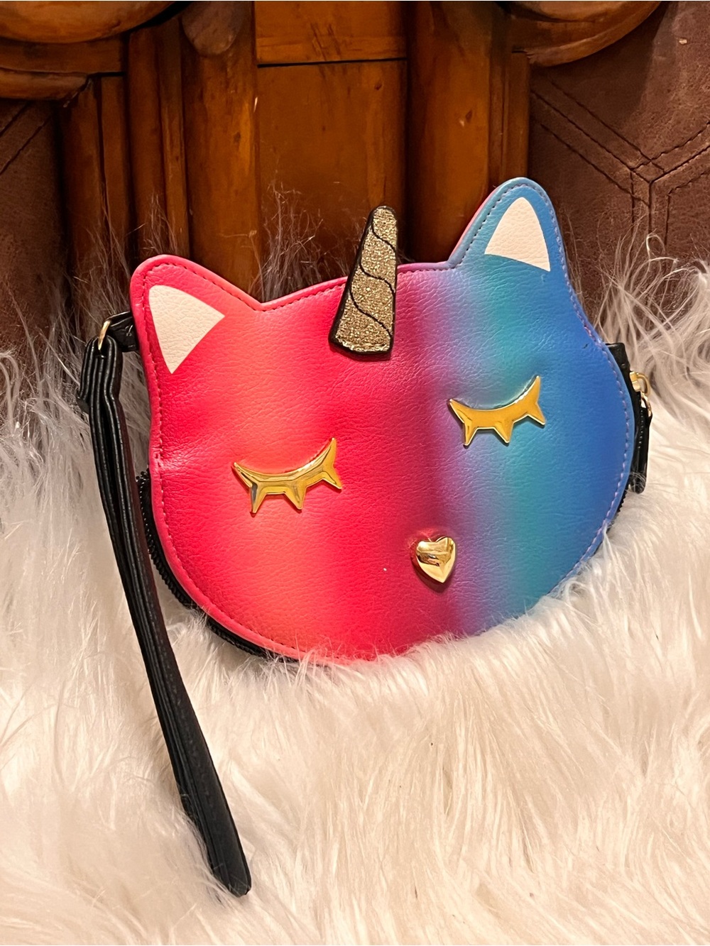 Betsey Johnson Kids Unicorn Cat Pink, Purple, Blue Gradient wristlet bag - Picture 3 of 9